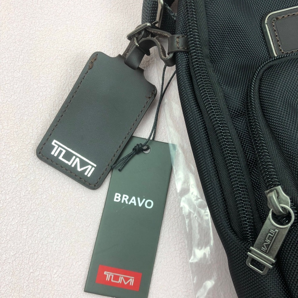TU.MI SLING BAG In black - Picture 6 of 8